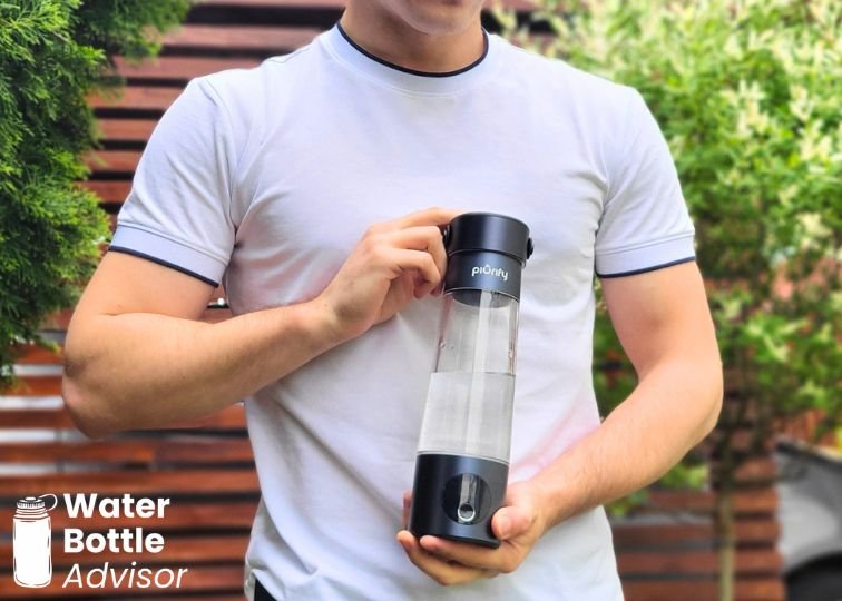 Jeremiah Kowalski holding the Piurify Hydrogenator hydrogen water bottle outdoors