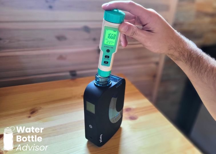 Testing hydrogen levels in the Piurify Flask with a hydrogen meter